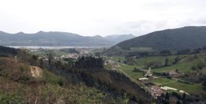 Imagen de archivo del pasado 08/04/2022 en la reserva de la biosfera de Urdaibai (Bizkaia), donde se analiza la viabilidad del pago por servicios ambientales, en el marco del programa europeo "Life Urbaso", medida que se ha convertido en una experiencia de "éxito" en Costa Rica para la protección de la biodiversidad del país. EFE/Luis Tejido